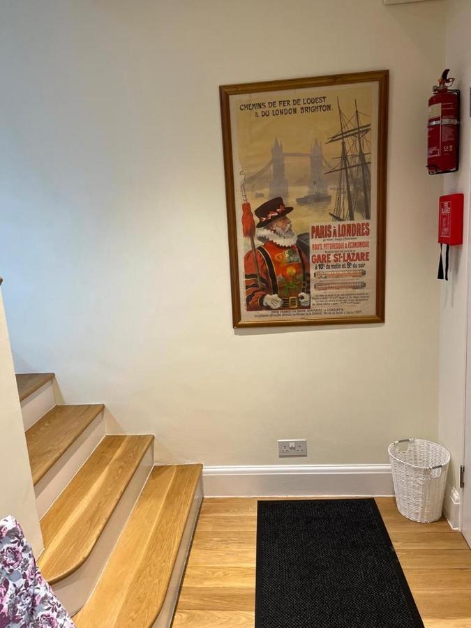 Serene Townhouse With Parking London Eksteriør billede