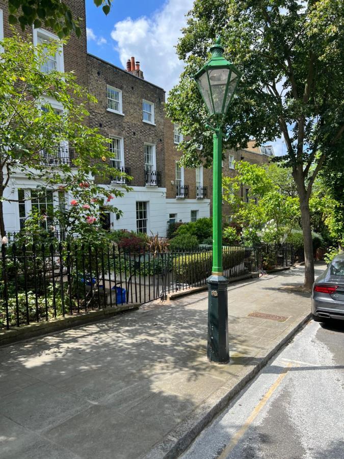 Serene Townhouse With Parking London Eksteriør billede