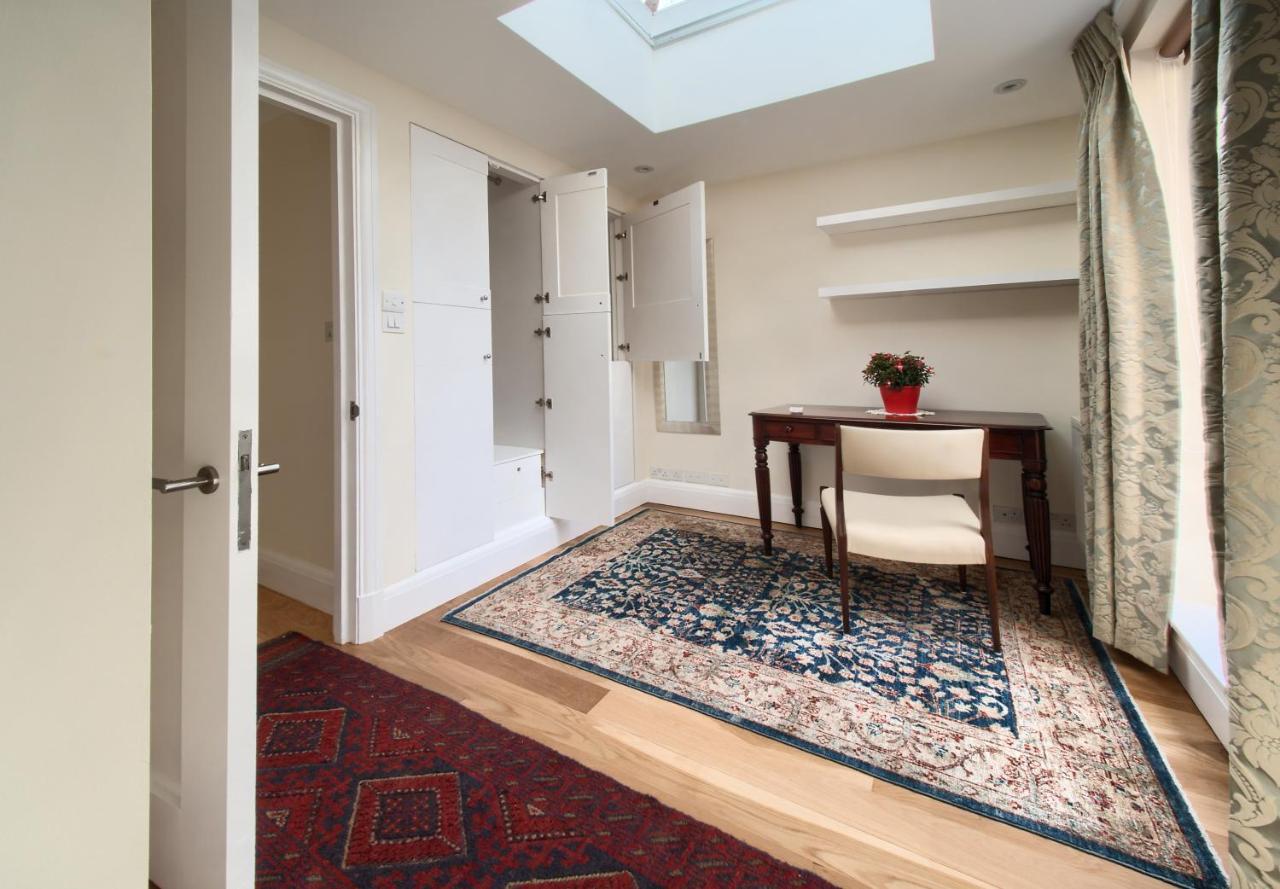 Serene Townhouse With Parking London Eksteriør billede